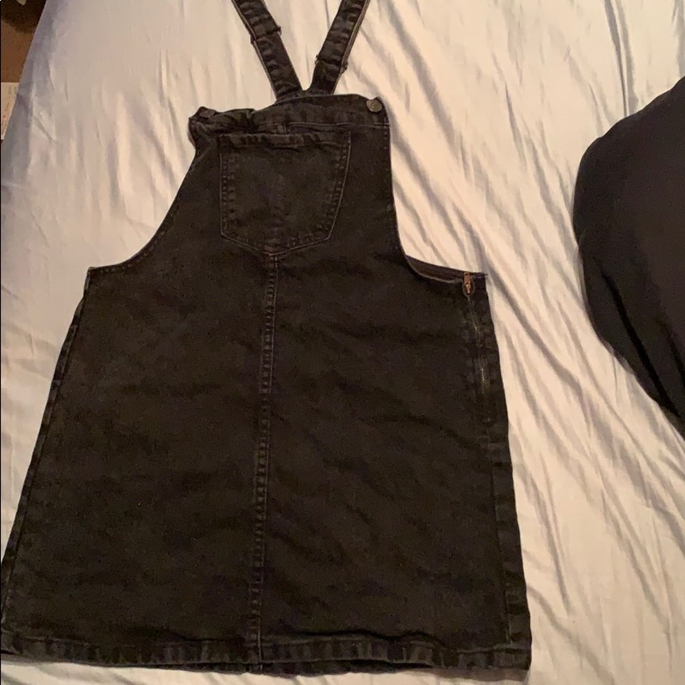 Overall skirt